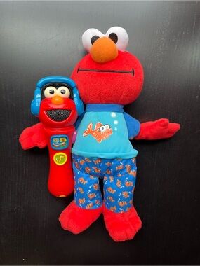 2010 Hasbro Sesame Street Talking Lullaby & Good Night/Sing giggle Elmo micropho